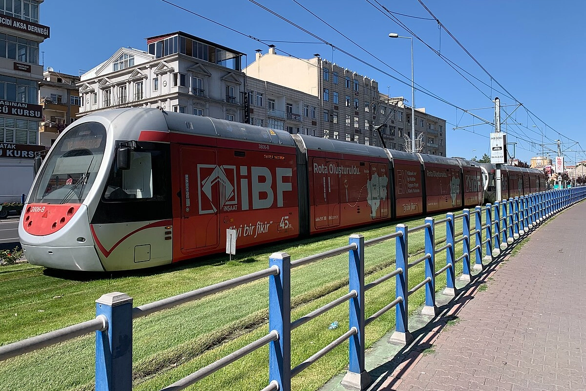 Kayseri Büyükşehir'den milli maça özel tramvay hizmeti