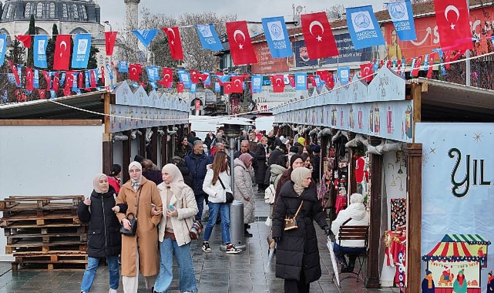 Yılbaşı Pazarı 2025 Üsküdar'da Başladı