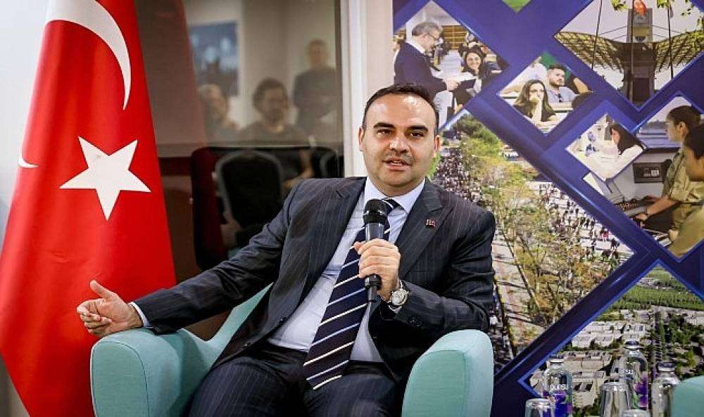 Bakan Kacır, DEÜ'lü girişimcilerle bir araya geldi