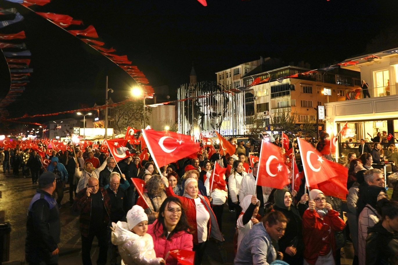 Mudanya'da 19:23 yürüyüşü ile adımlar aynı heyecanla atıldı