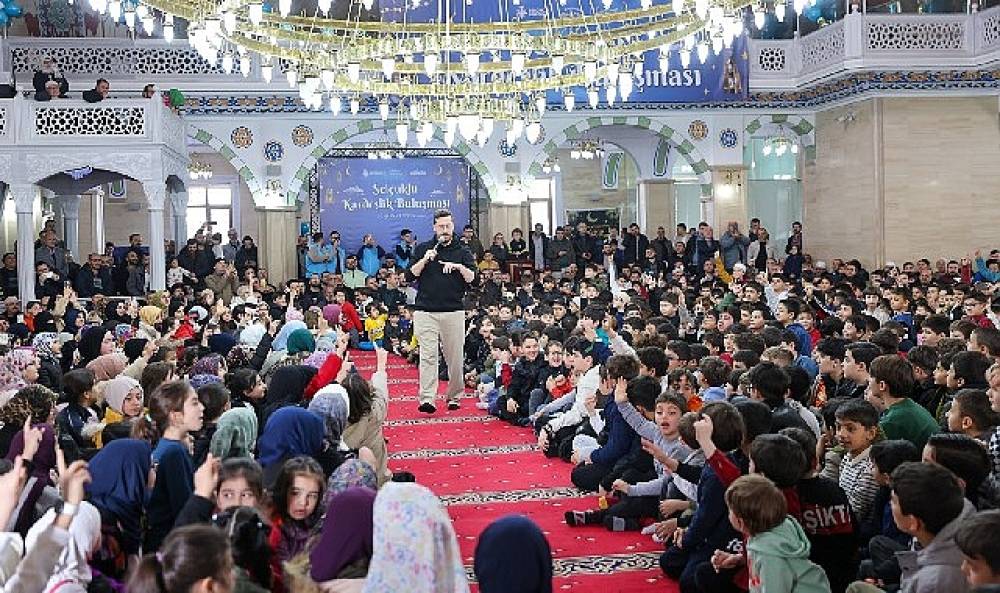 Sel&ccedil;uklu'da Serta&ccedil; Abi &ccedil;ocuklarla 'Kardeşlik Buluşması'nda bir araya geldi