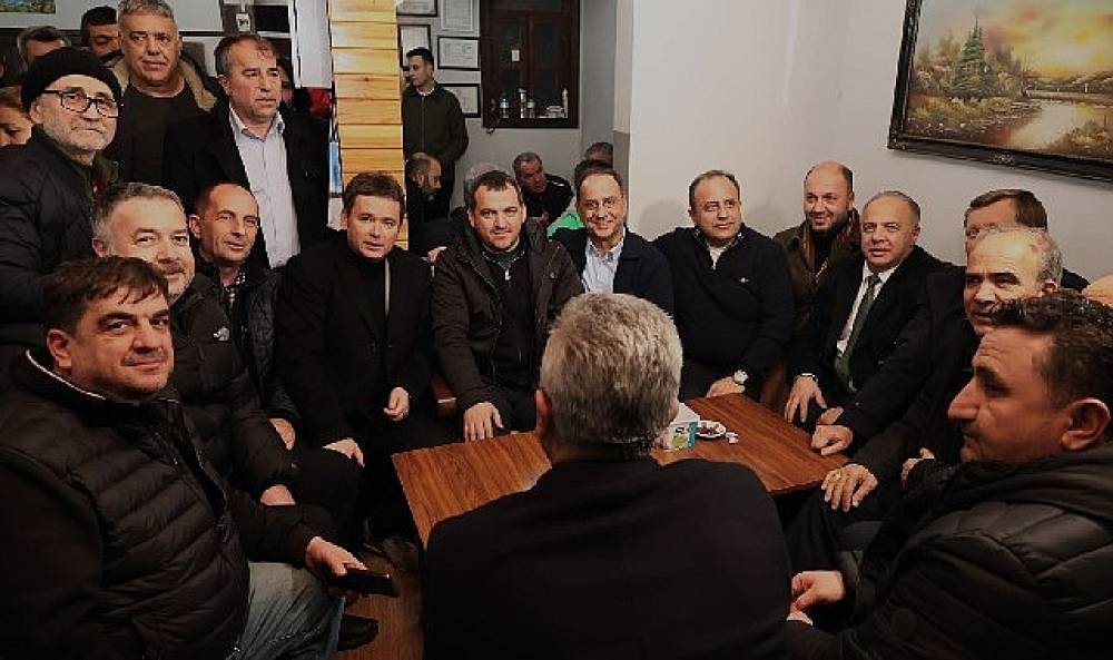 Başkan Erkan Aydın Abdal Meydanı'nda Vatandaşlarla Sahur Yaptı