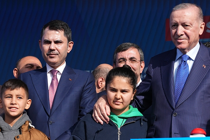 İstanbul i&ccedil;in yeni m&uuml;jdeleri 3 Nisan'da duyuracak... &Uuml;mraniye'de kentsel d&ouml;n&uuml;ş&uuml;m anahtarları hazır