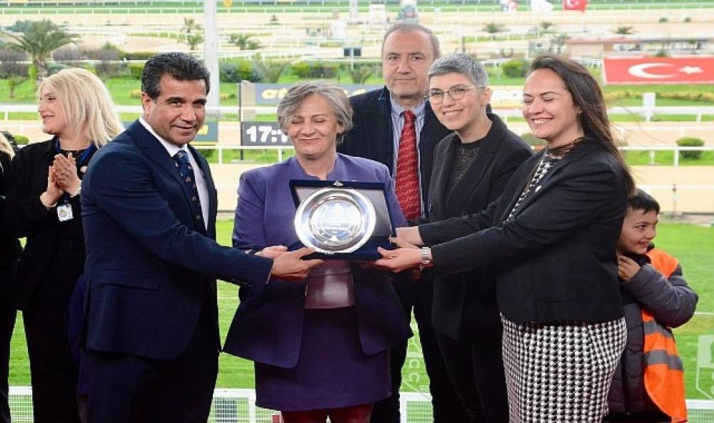 Avcılar Belediyesi'nden Otizme Anlamlı Destek: Hipodromda Farkındalık R&uuml;zg&acirc;rı