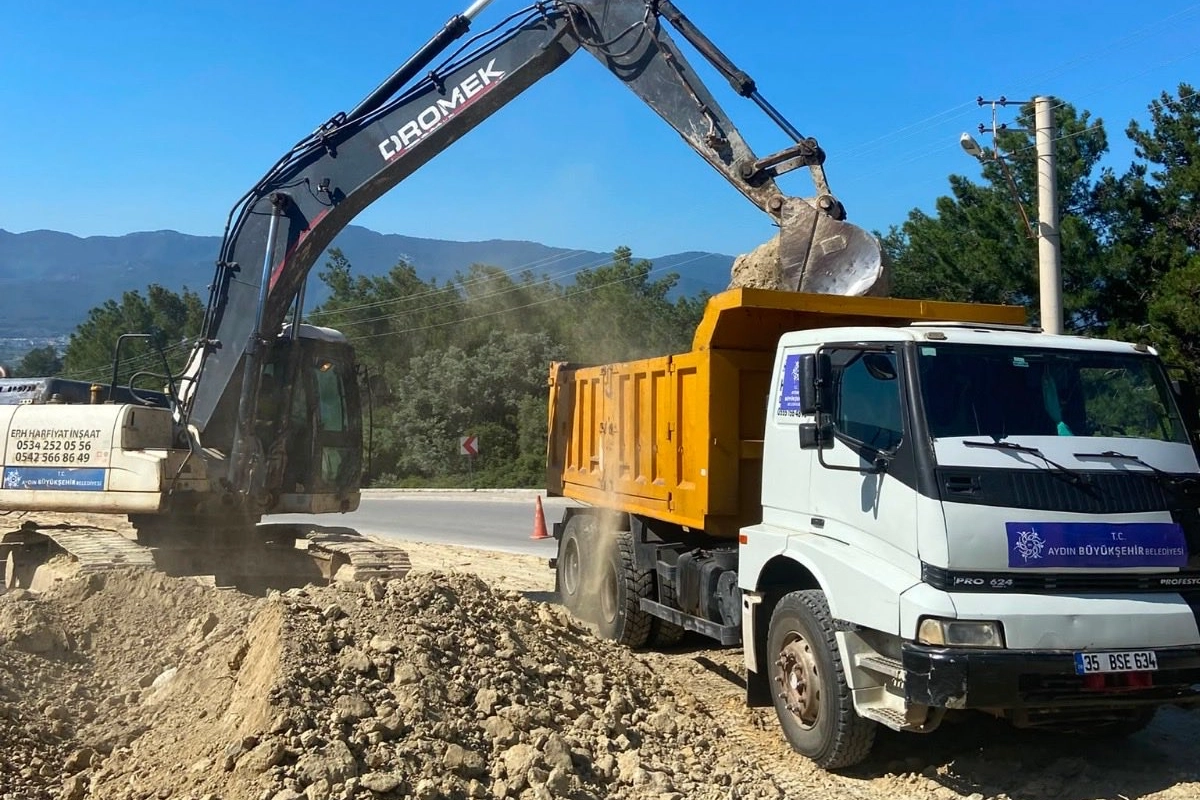 Aydın&rsquo;ın t&uuml;m il&ccedil;elerinde ulaşım yatırımları s&uuml;r&uuml;yor