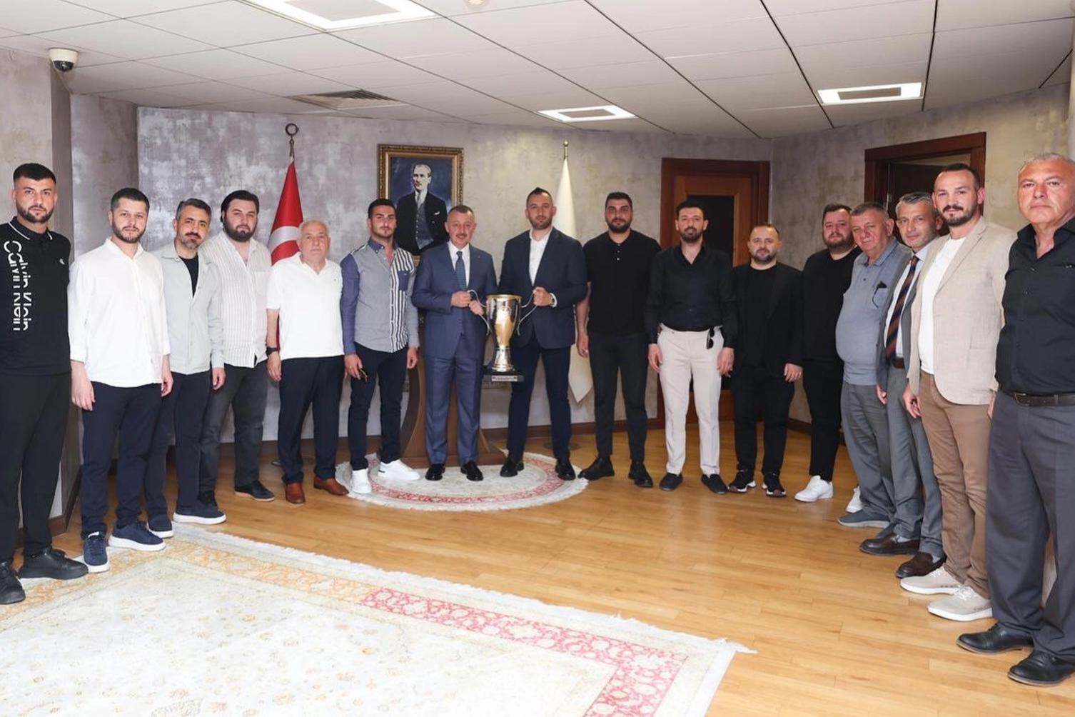 Şampiyon G&ouml;lc&uuml;kspor kupasıyla Başkan B&uuml;y&uuml;kakın&rsquo;a geldi