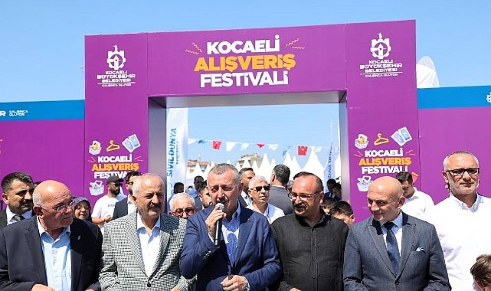 B&uuml;y&uuml;kakın kurdeleyi kesti, hayırlı işler diledi
