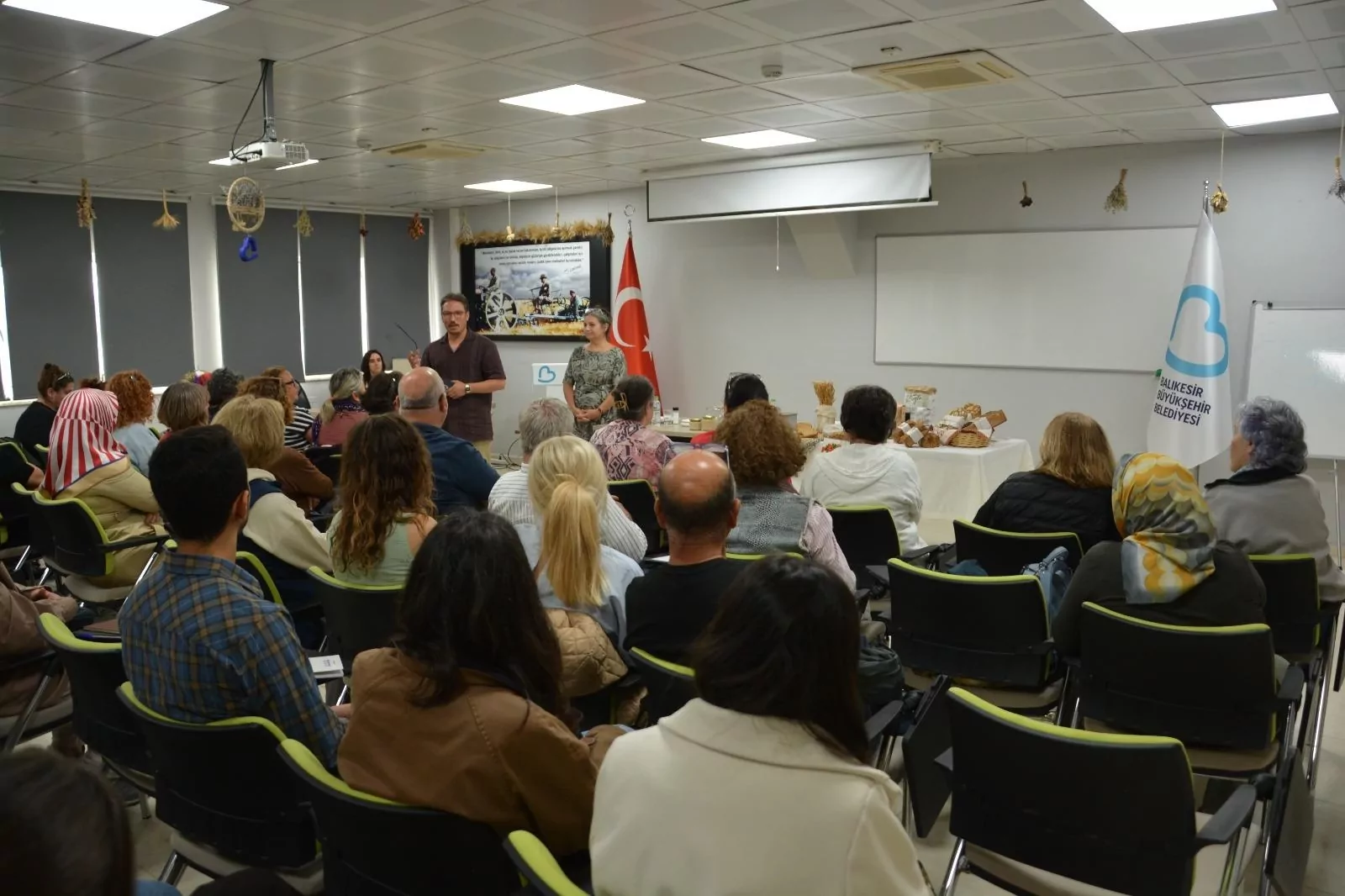 Balıkesir'de Ekmek Yapımı At&ouml;lyesi&rsquo;ne yoğun ilgi