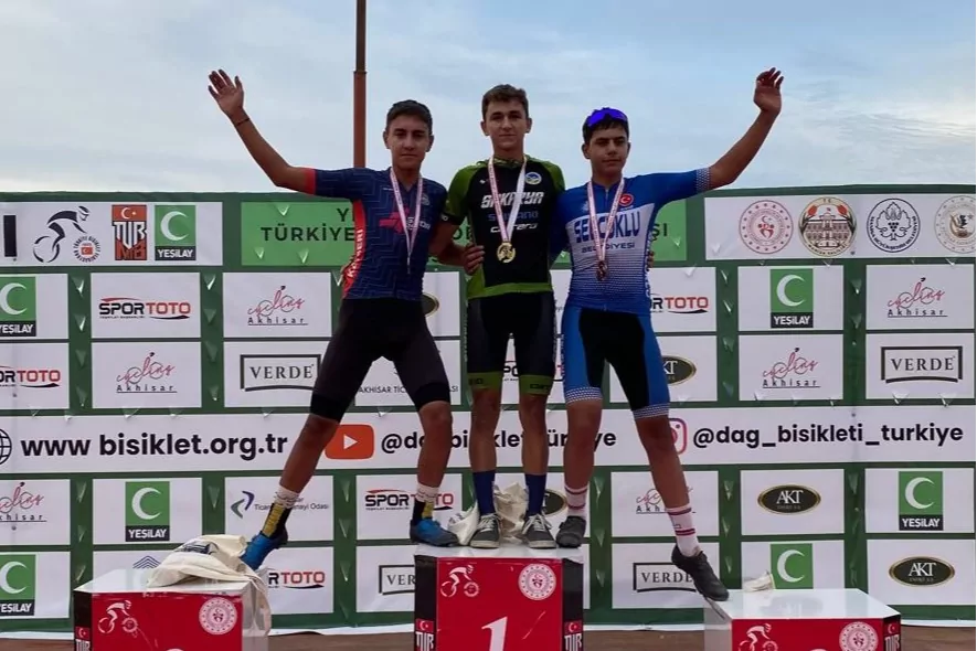 Sakarya'nın gen&ccedil; pedalları 42 madalyayla sezonu ta&ccedil;landırdı