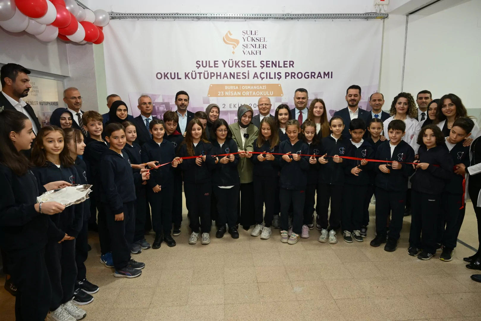Bursa'da 23 Nisan Ortaokuluna yeni okul k&uuml;t&uuml;phanesi a&ccedil;ıldı