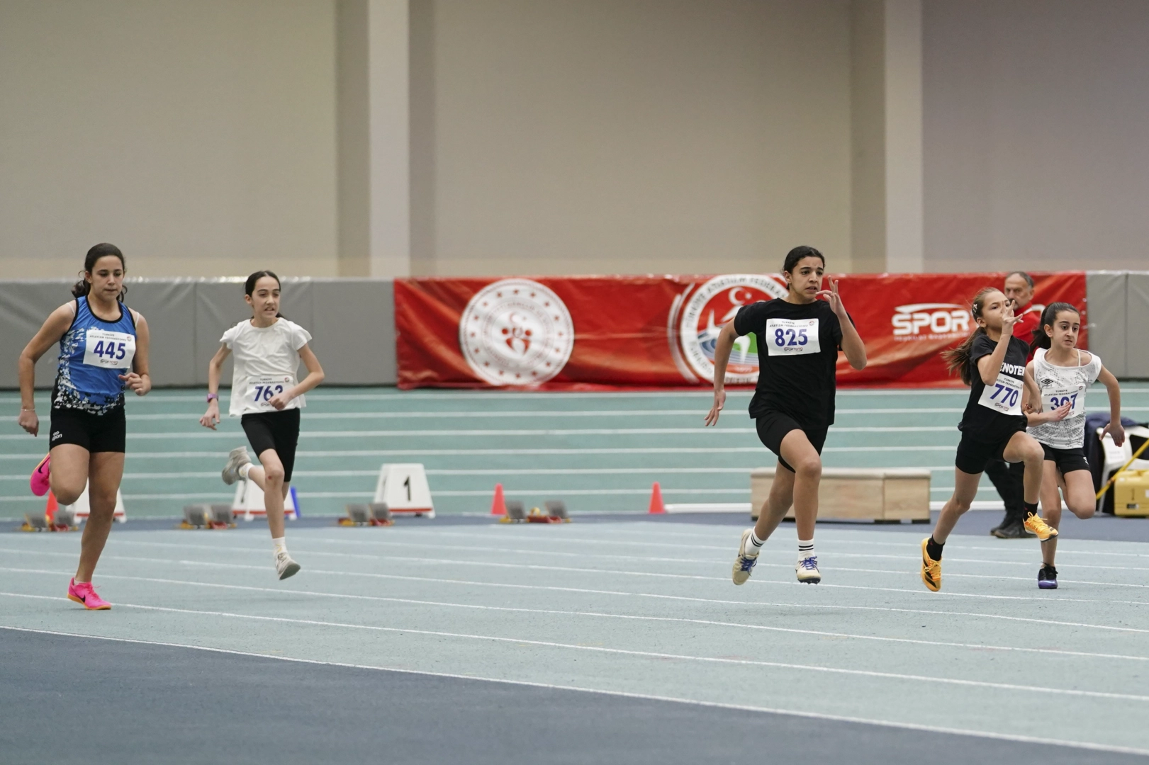 Bursa B&uuml;y&uuml;kşehir Belediyesporlu atletler T&uuml;rkiye Şampiyonası&rsquo;nı 3 madalyayla tamamladı