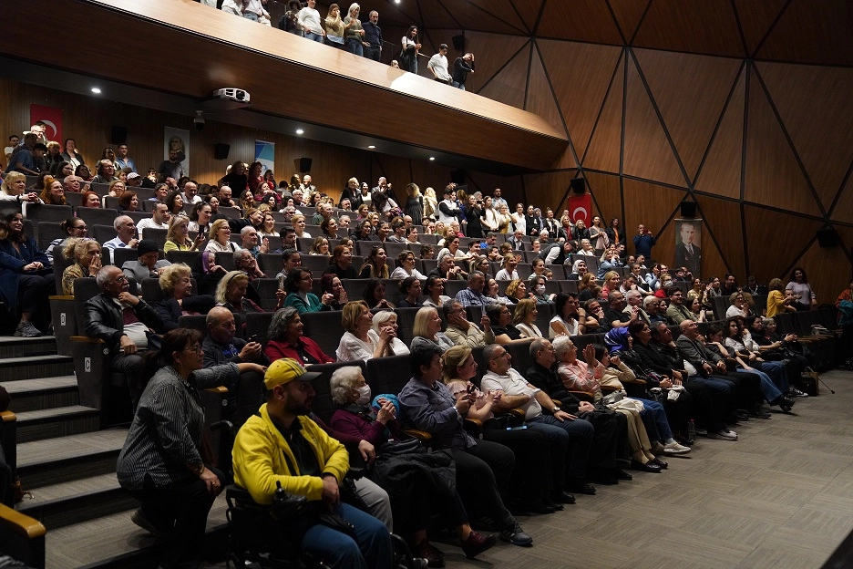 Beylikd&uuml;z&uuml; Mart'ta sanatla dolu