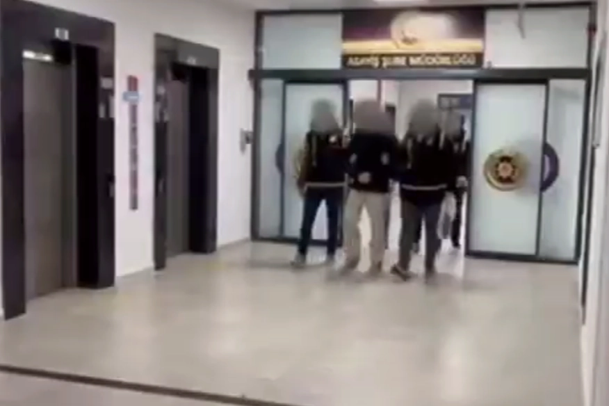 Yalova&rsquo;da 'sahte polis' dolandırıcılığına 2 tutuklama