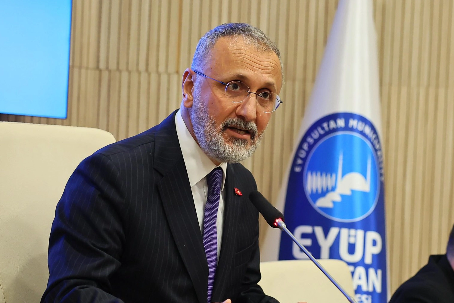 Ey&uuml;psultan Belediye Başkanı &Ouml;zmen&rsquo;den parti kararı