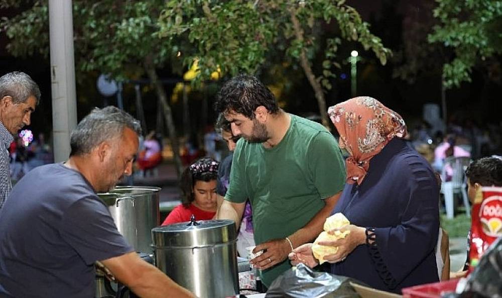 Kartepe'de Yaz Akşamları A&ccedil;ık Hava Sinemasıyla Renkleniyor