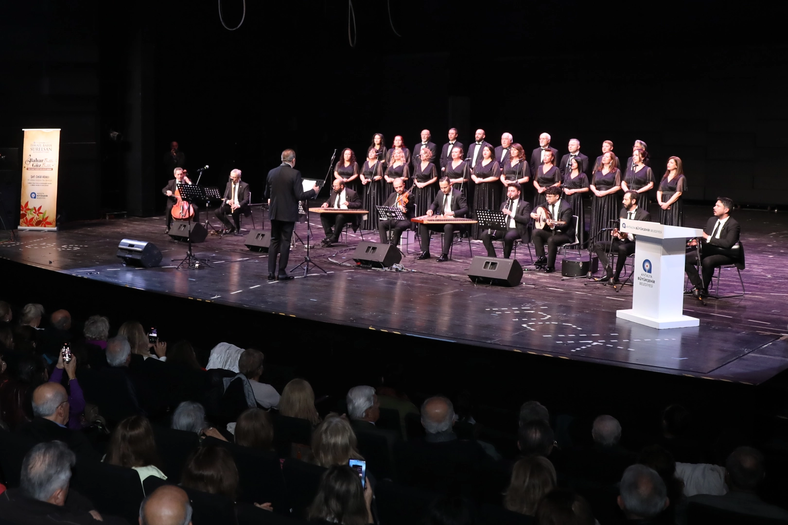 Antalya&rsquo;da &lsquo;Bahar Bitti G&uuml;z Bitti&rsquo; konseri b&uuml;y&uuml;k beğeni topladı