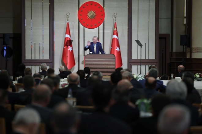 Erdoğan esnafla iftarda buluştu: B&ouml;lgesel t&uuml;rb&uuml;lanstan başarıyla &ccedil;ıkacağız