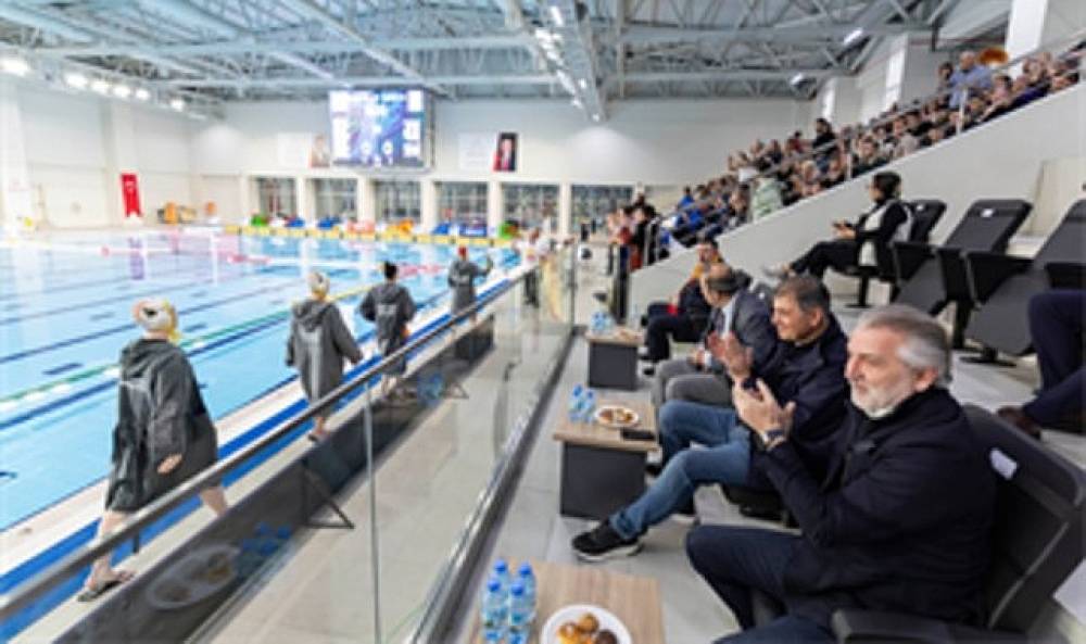 G&ouml;ztepe'nin Avrupa zaferine Başkan Tugay da eşlik etti