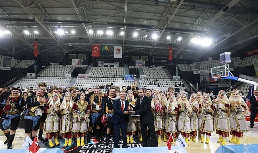 Halk Oyunları Yarışmasına Manisa B&uuml;y&uuml;kşehir Belediyespor Damga Vurdu