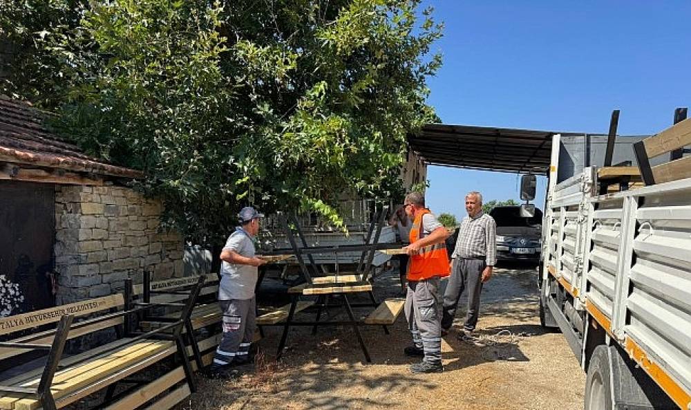  B&uuml;y&uuml;kşehir'den Manavgat'a bank ve piknik masası desteği