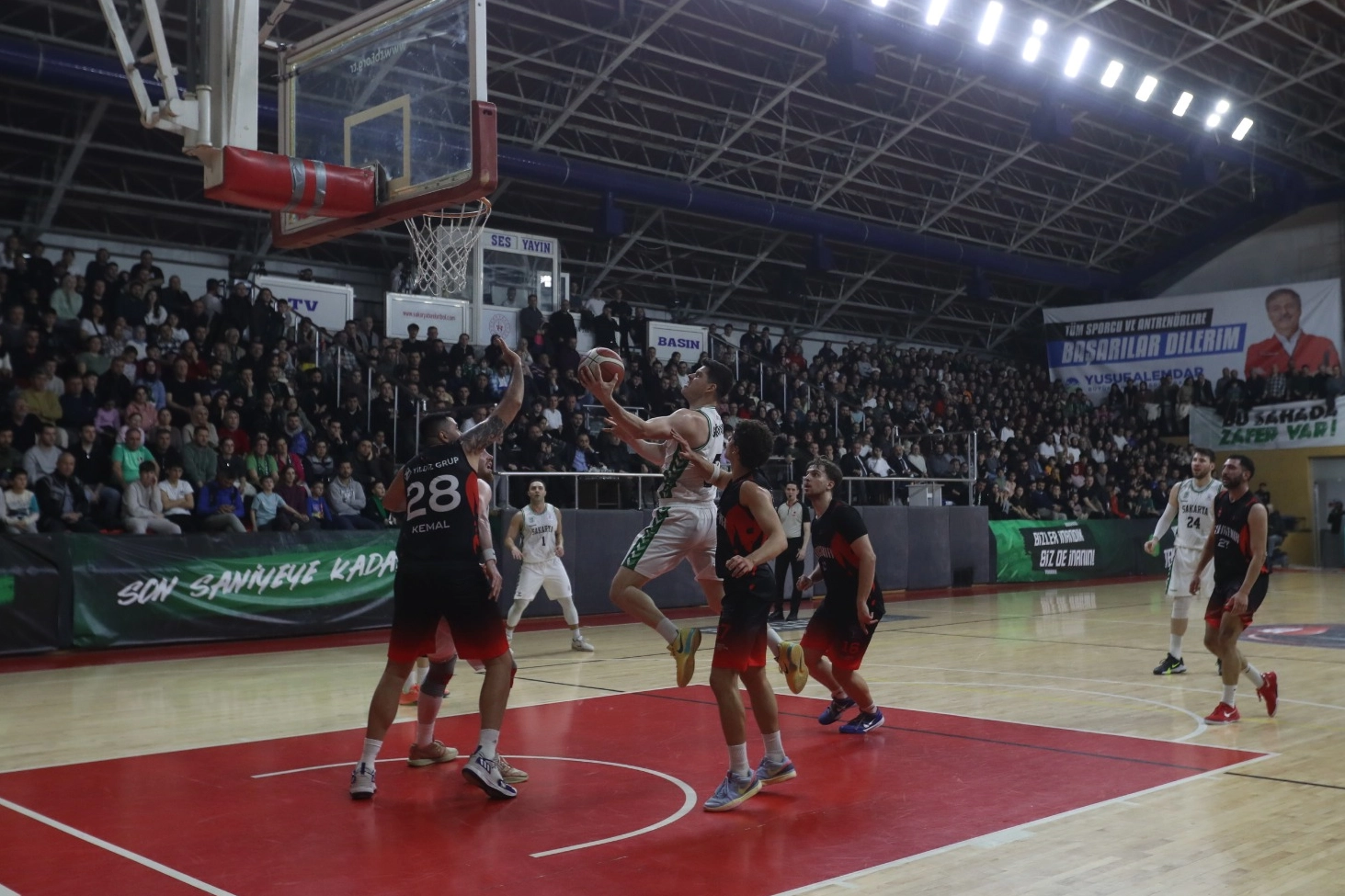 Sakarya potasında taraftar &ouml;n&uuml;nde net galibiyet