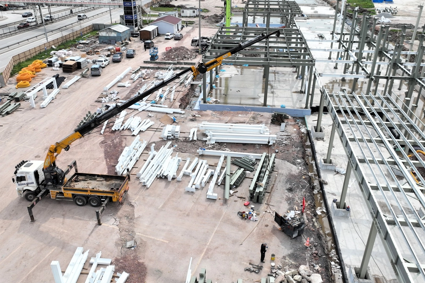 Kocaeli'de yapılar y&uuml;kseliyor, merkez şeklini alıyor