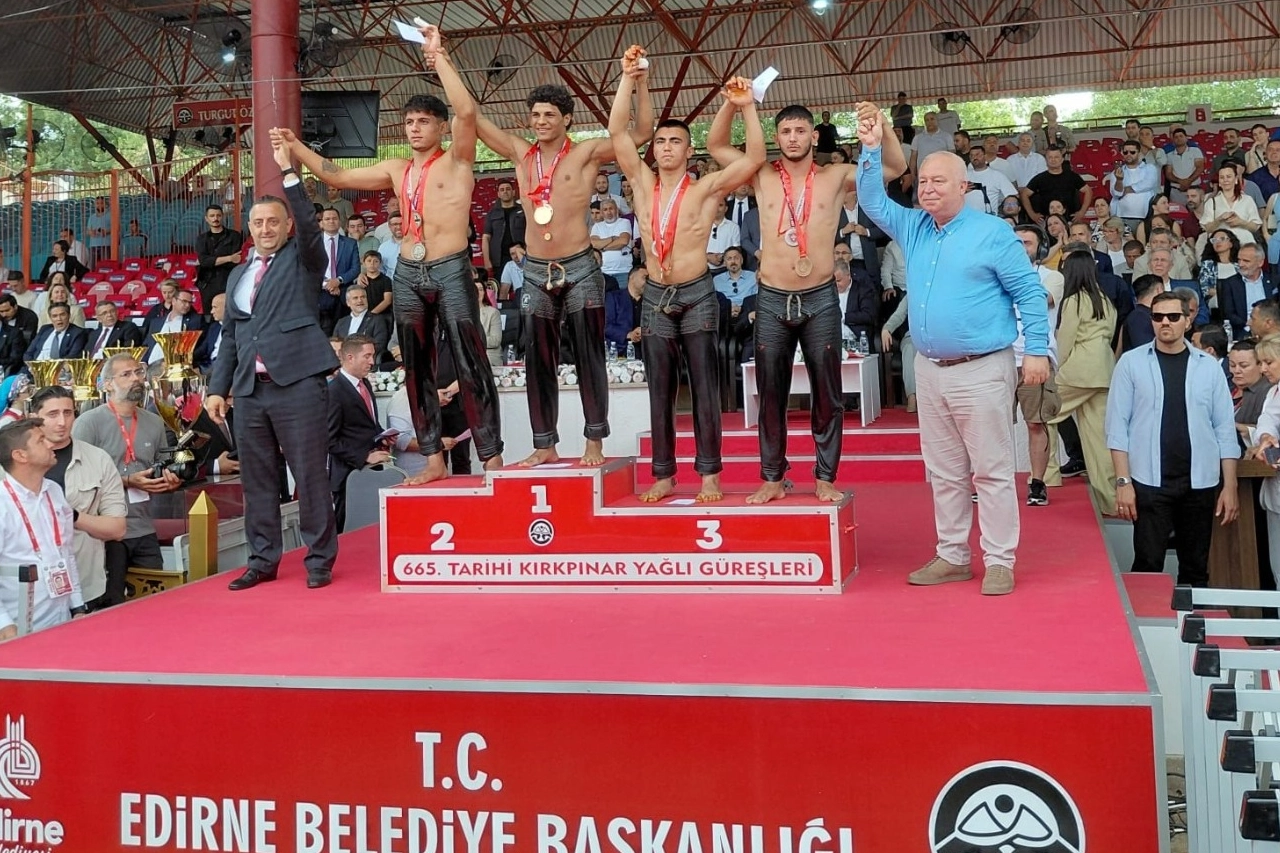 İzmitli pehlivanlardan Kırkpınar&rsquo;da gururlandıran başarı