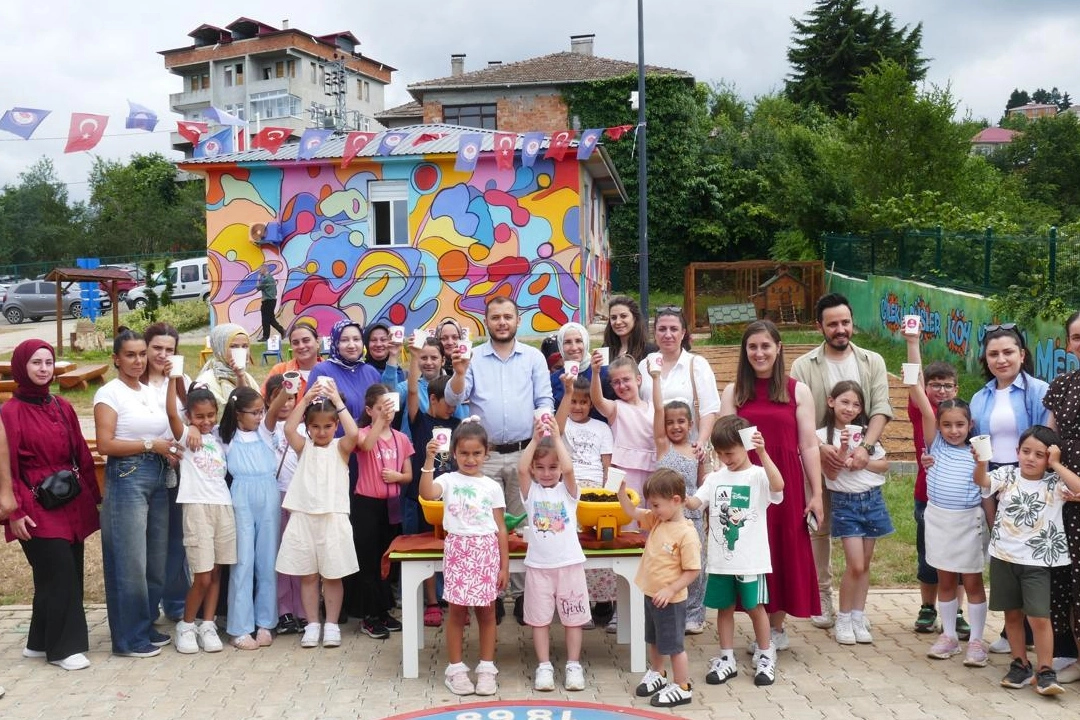 Trabzon&rsquo;da &Ccedil;ilekli D&uuml;şler K&ouml;y&uuml;&rsquo;nde Ebeveyn-&Ccedil;ocuk at&ouml;lyesi başladı
