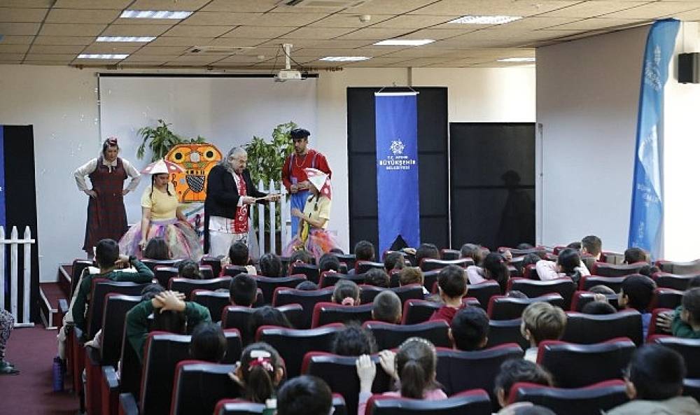 Başkan &Ccedil;er&ccedil;ioğlu K&ouml;şk'te Minikleri Tiyatroyla Buluşturdu