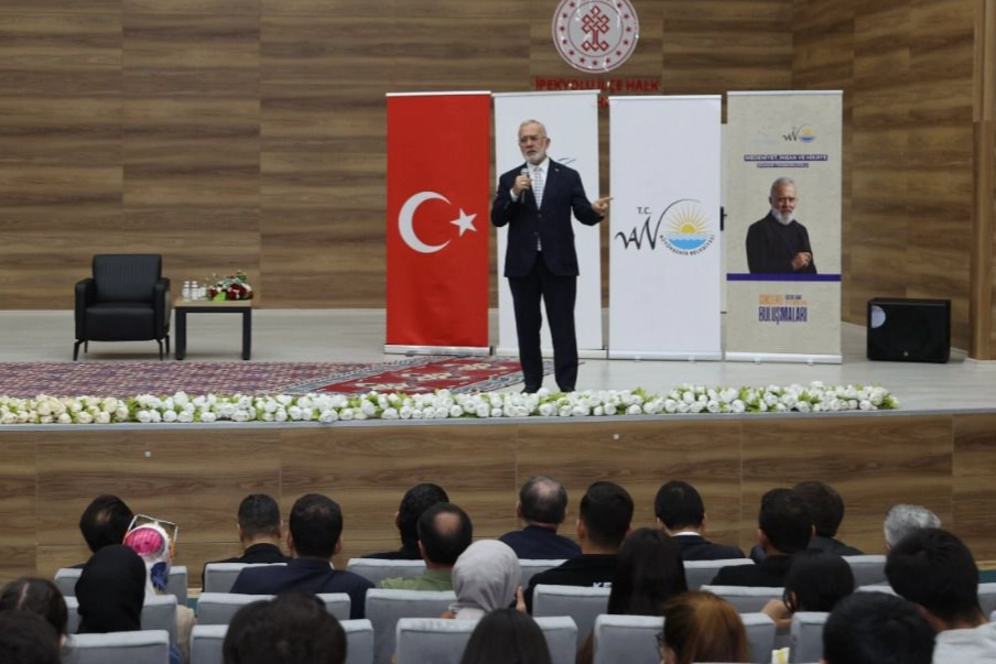 Yazar Yenişehirlioğlu gen&ccedil;lerle buluştu