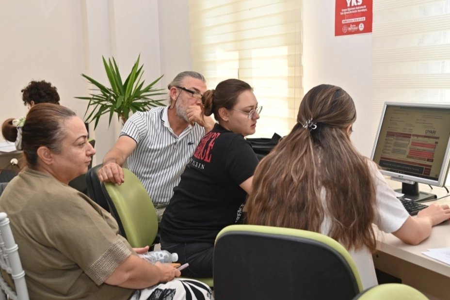 Manisa'da LGS adaylarına &uuml;cretsiz tercih desteği