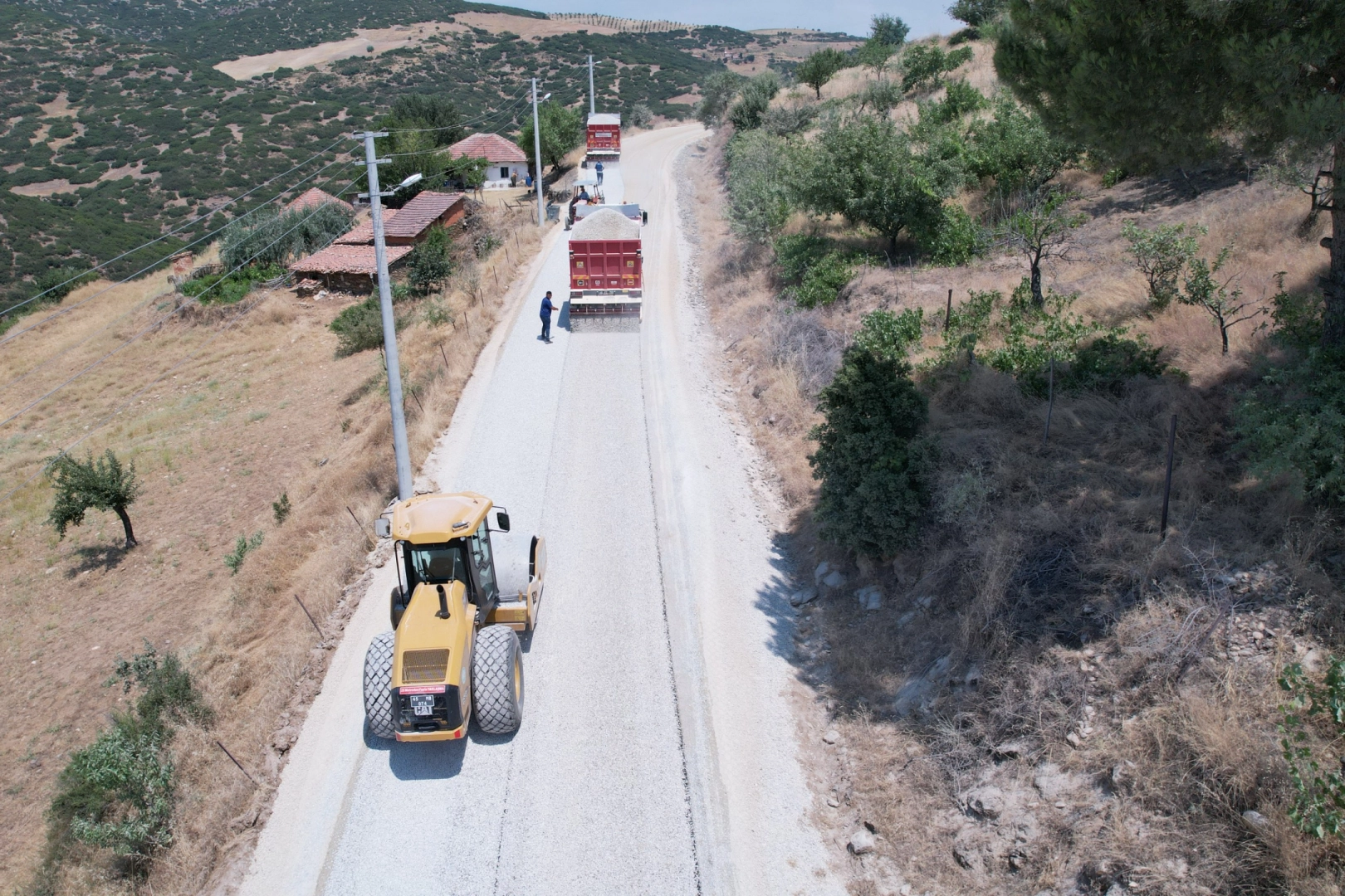 Manisa B&uuml;y&uuml;kşehir&rsquo;den Kula&rsquo;da 12,5 kilometrelik yol hamlesi