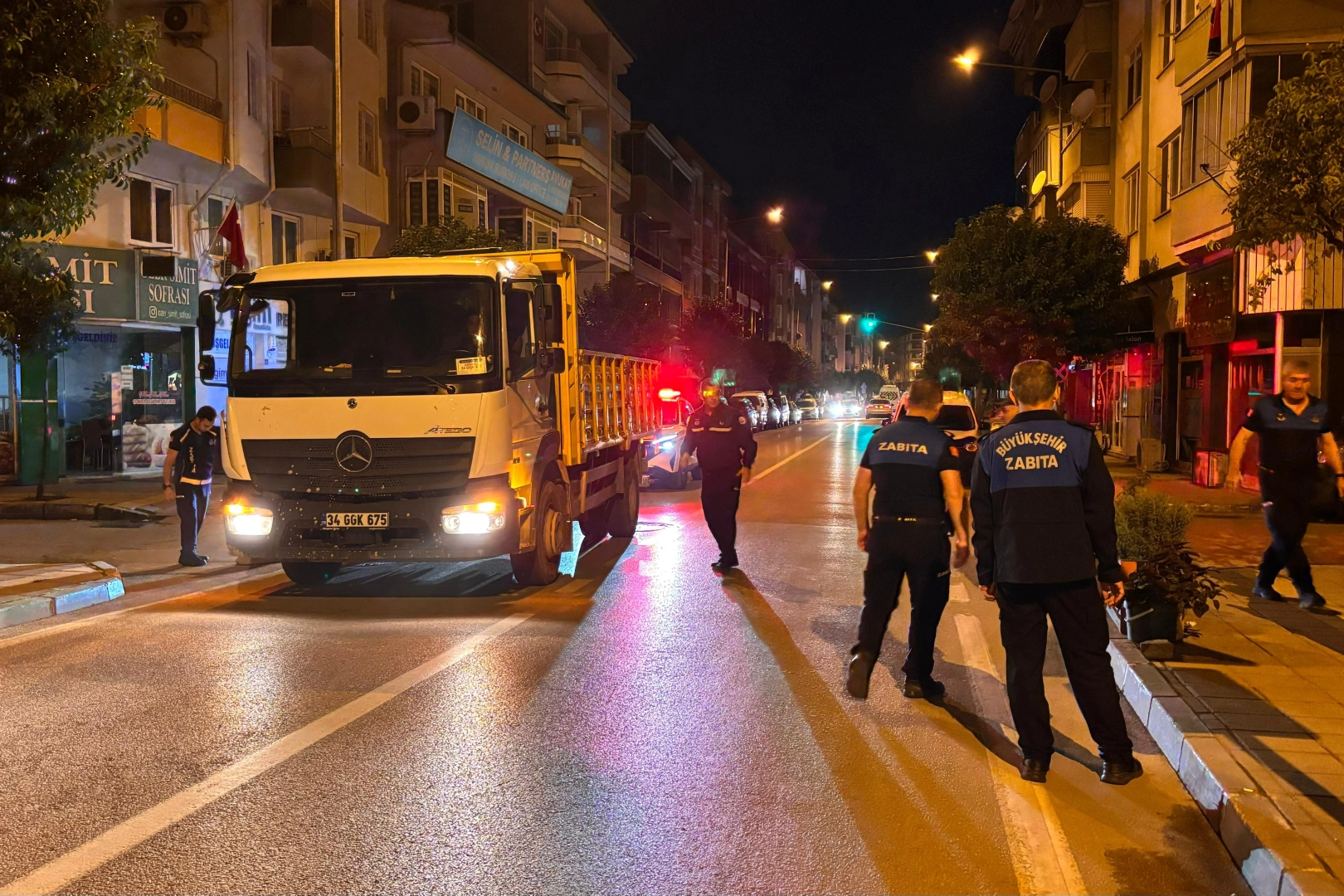 Gemlik'te kaldırım işgaliyle mücadele sürüyor