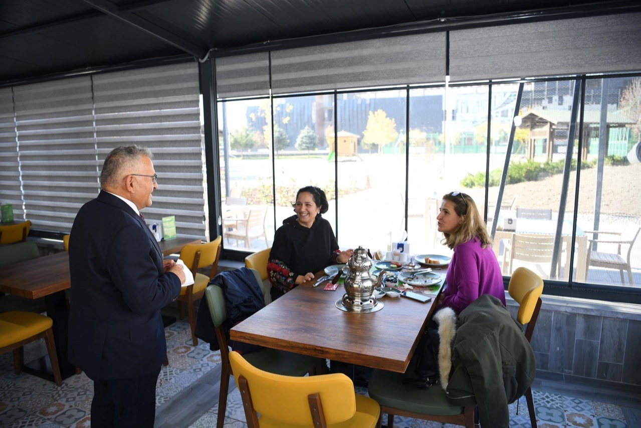 KAYTUR Gl&uuml;tensiz Kafe'ye ziyaret&ccedil;i akını