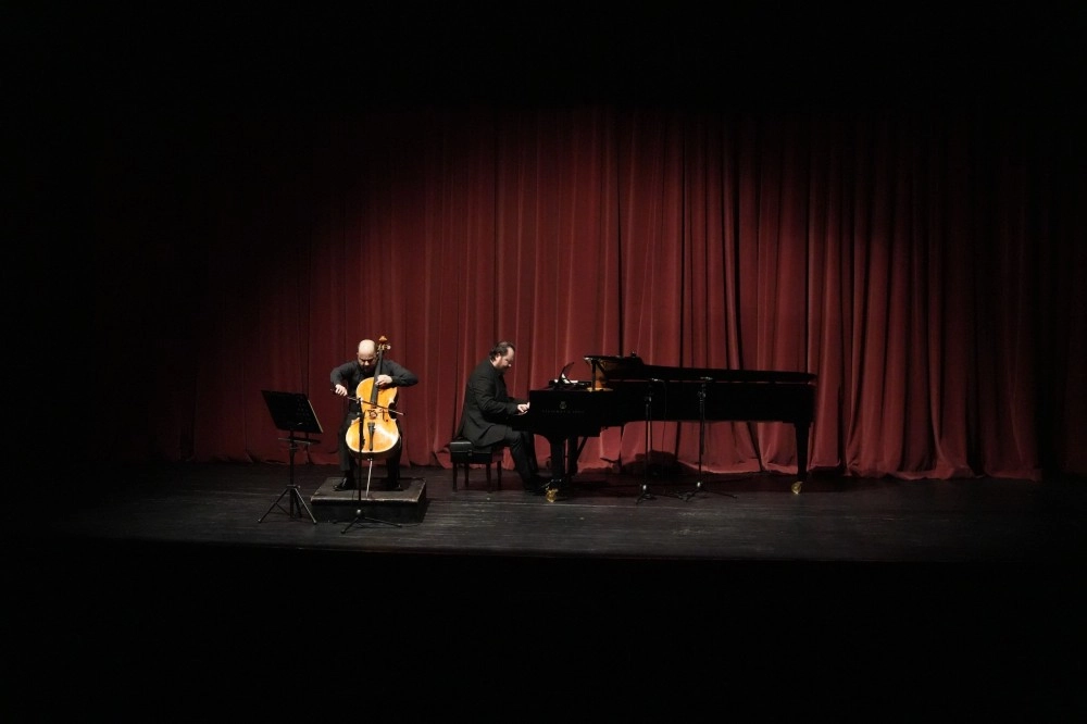 Aybulus ve Şenler&rsquo;den sanatseverlere m&uuml;zik ziyafeti