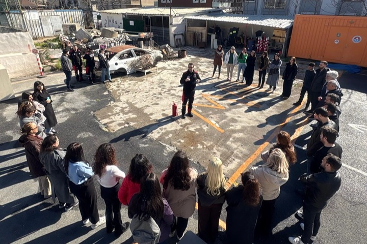 İstanbul Maltepe'de &ouml;ğretmenlere yangın m&uuml;dahale eğitimi verildi