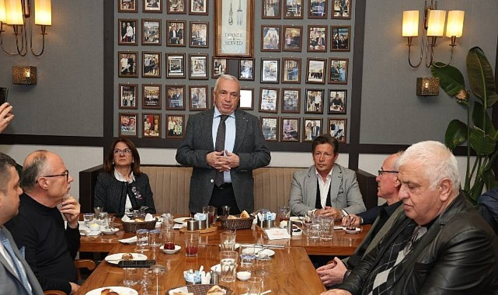 Başkan Şadi &Ouml;zdemir amat&ouml;r spor kul&uuml;p temsilcileri ile buluştu