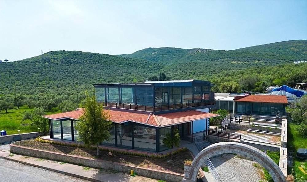 Dikili'de Cumhuriyet Meydanı ve Sanat Merkezi Heyecanı