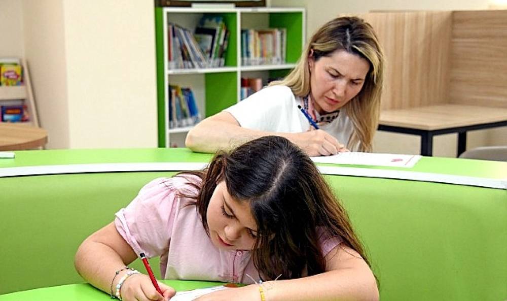 &ldquo;Hayatımın İlk K&uuml;t&uuml;phanesi Annem" Anne ve &Ccedil;ocukların G&ouml;n&uuml;llerine Dokundu