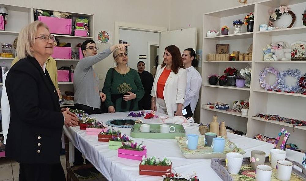 &Uuml;reten Engelliler Merkezi'nde yıl sonu sergisi a&ccedil;ıldı