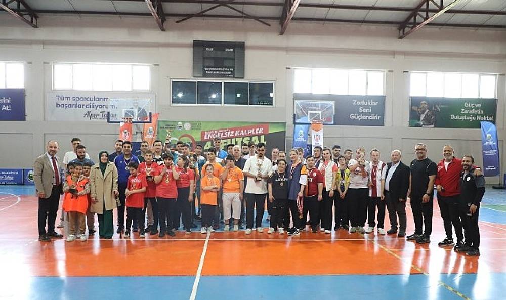 İneg&ouml;l'de Engelsiz Turnuva Coşkusu