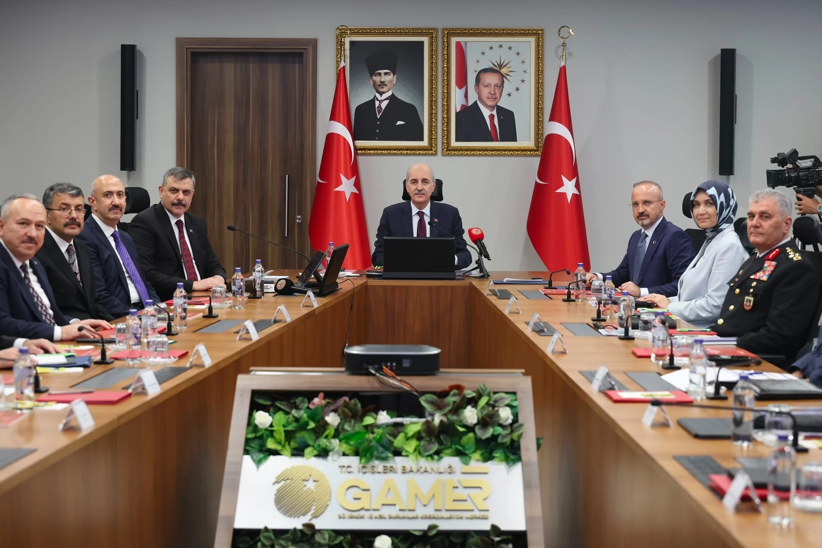 Ter&ouml;rs&uuml;z T&uuml;rkiye i&ccedil;in y&uuml;r&uuml;t&uuml;lecek &ccedil;alışmalar ele alındı... Bakan &Ccedil;ift&ccedil;i: Ter&ouml;r &ouml;rg&uuml;t&uuml; tasfiye edilecek