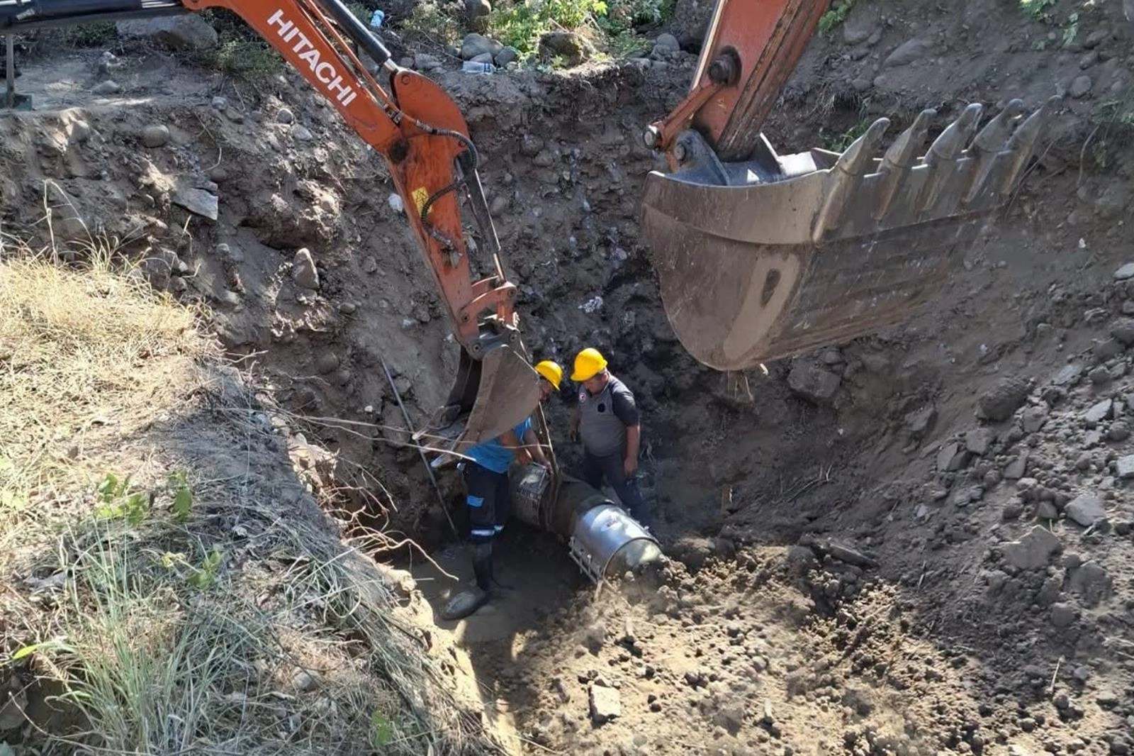 Balıkesir'de 40 yıllık i&ccedil;me suyu hattında bakım ve onarım