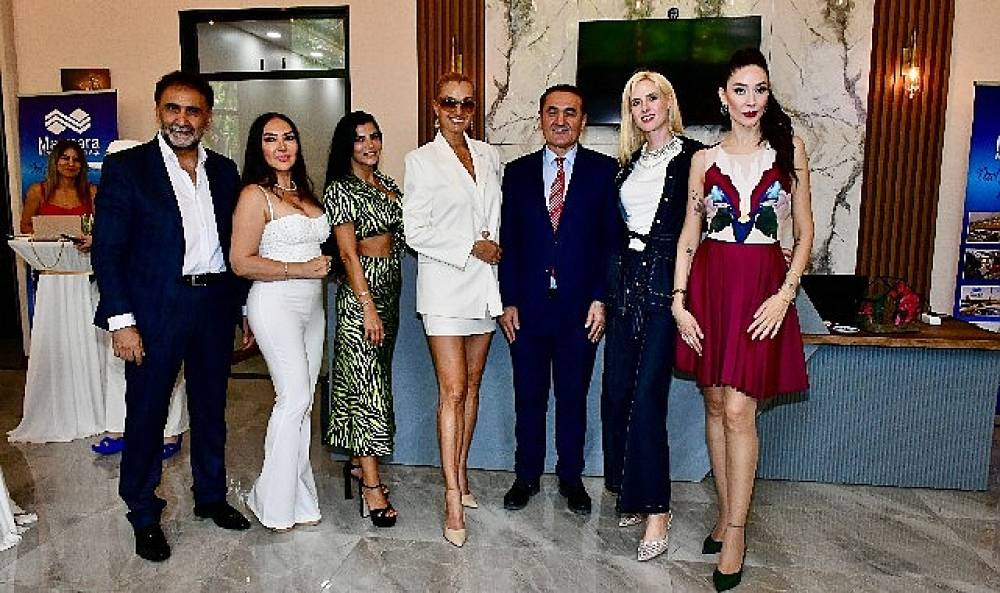 Beylikd&uuml;z&uuml; Marmara Koru Lansmanında &Uuml;nl&uuml;ler Ge&ccedil;idi: Yatırım Sırları ve Gelecek Planları Geceye Damga Vurdu