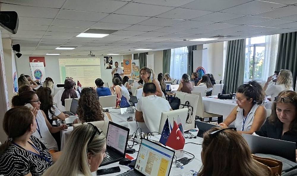 İzmir'de Erasmus+ Okul Eğitimi Akreditasyonu Deneyim Paylaşım &Ccedil;alıştayı Ger&ccedil;ekleştirildi