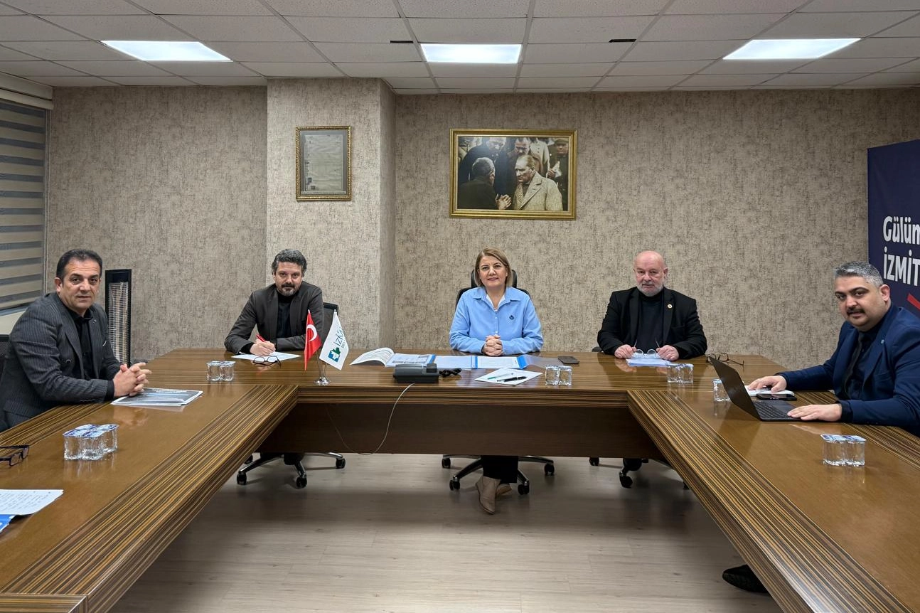 Kocaeli İzmit&rsquo;te gen&ccedil;lik ve spor &ccedil;alışmaları masaya yatırıldı