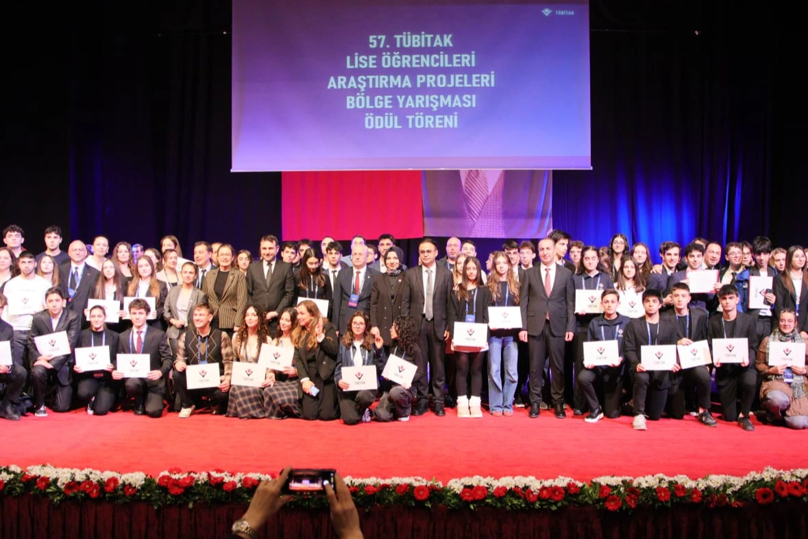 Gen&ccedil; araştırmacılar T&Uuml;BİTAK İzmir B&ouml;lge Yarışması&rsquo;nda &ouml;d&uuml;llendirildi