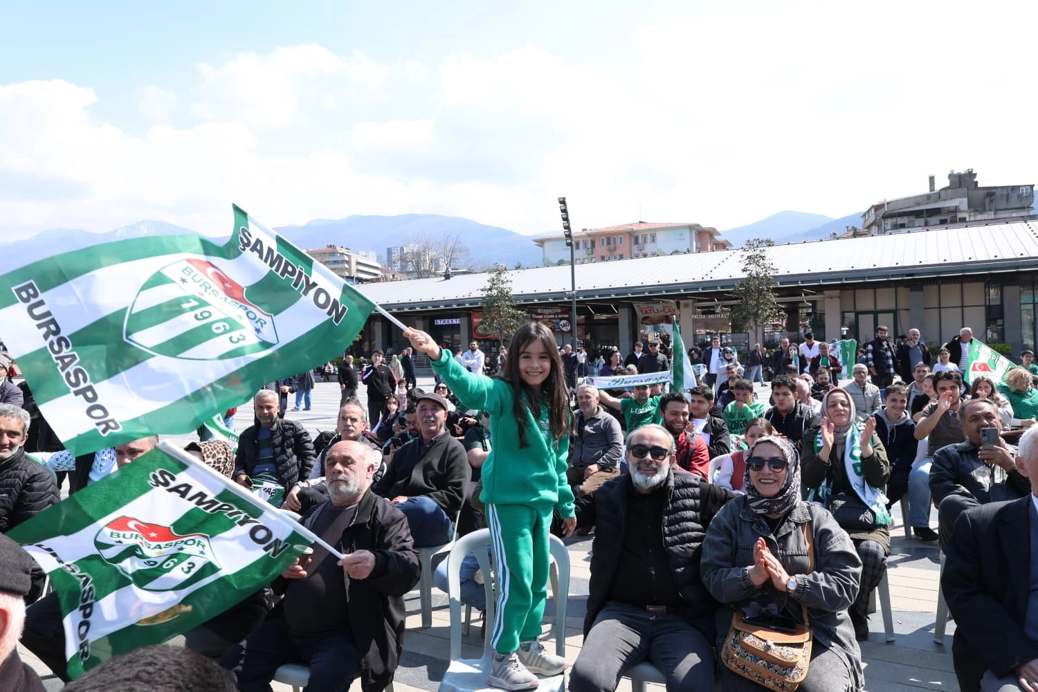 Bursa Osmangazi Meydanı&rsquo;nda Bursaspor coşkusu