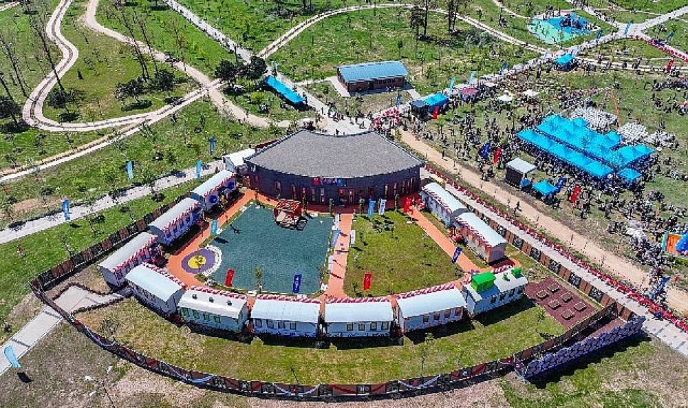 Lokomotif'te 30 bin &ccedil;ocukla b&uuml;y&uuml;k buluşma