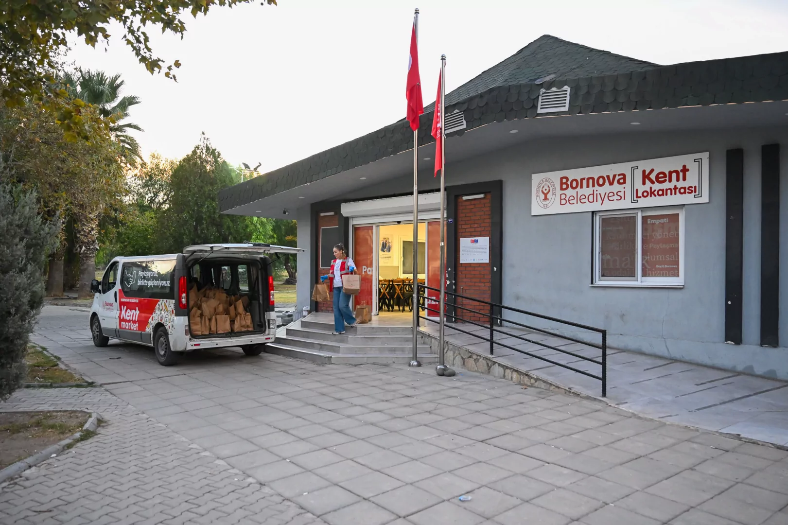 Bornova&rsquo;da &ouml;ğrencilere beslenme desteği